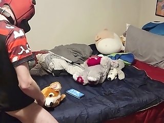 Adorable Twunk Plays With Plushie While Watching Homo Porno And Indulging In Self-pleasure