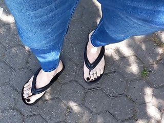 Crossdresser With Uber-sexy Feet Went For A Walk In The Park