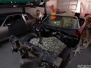 Roadside - Stunner With Massive Tits Gets Fucked By The Mechanic